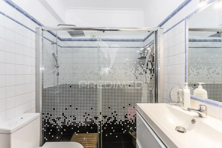 Apartamento T4 para Venda em Rio de Mouro Foto 16