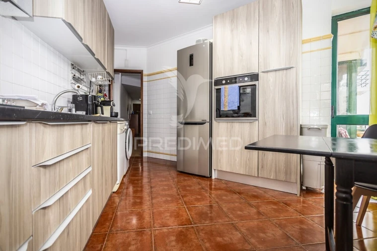 Apartamento T4 para Venda em Rio de Mouro Foto 9