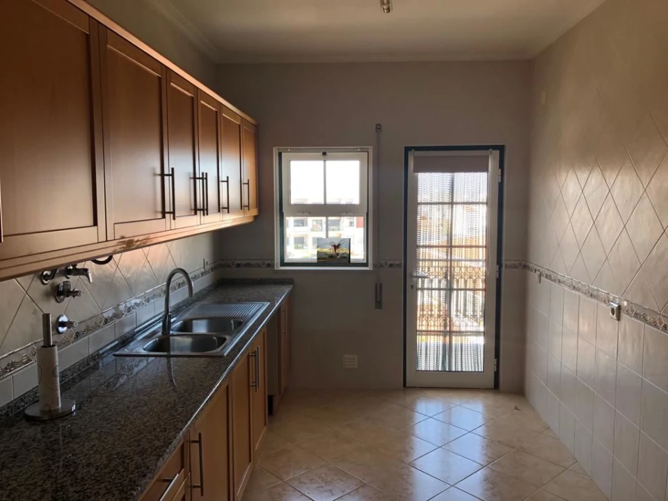 Apartamento T3 para Venda em Quarteira Foto 3