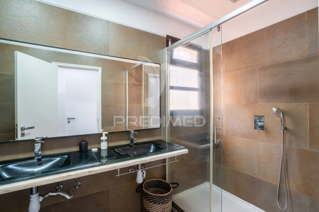 Moradia T4 para Venda em Santo Antonio Foto 8