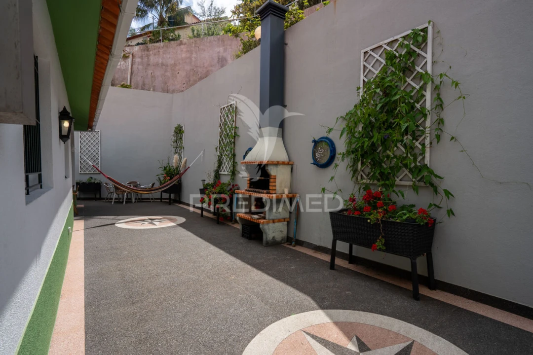 Moradia T4 para Venda em Santo Antonio Foto 22