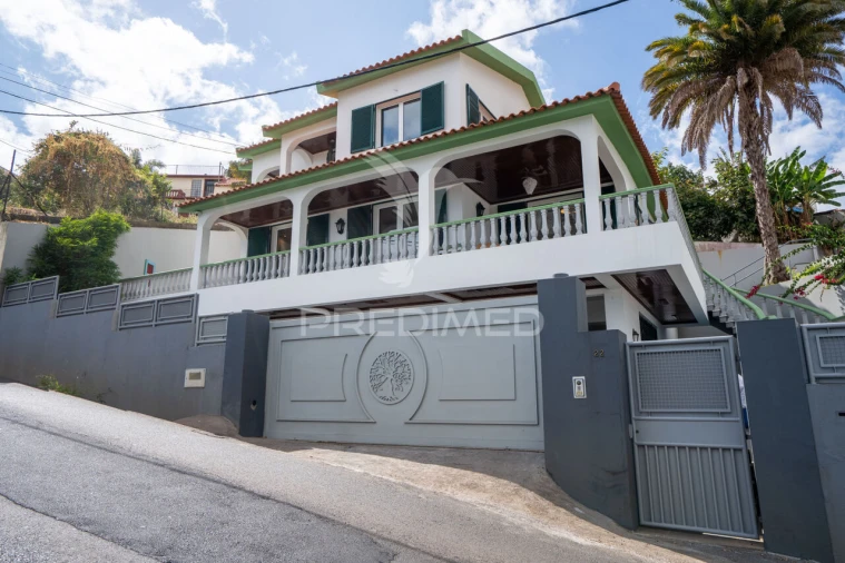 Moradia T4 para Venda em Santo Antonio Foto 1