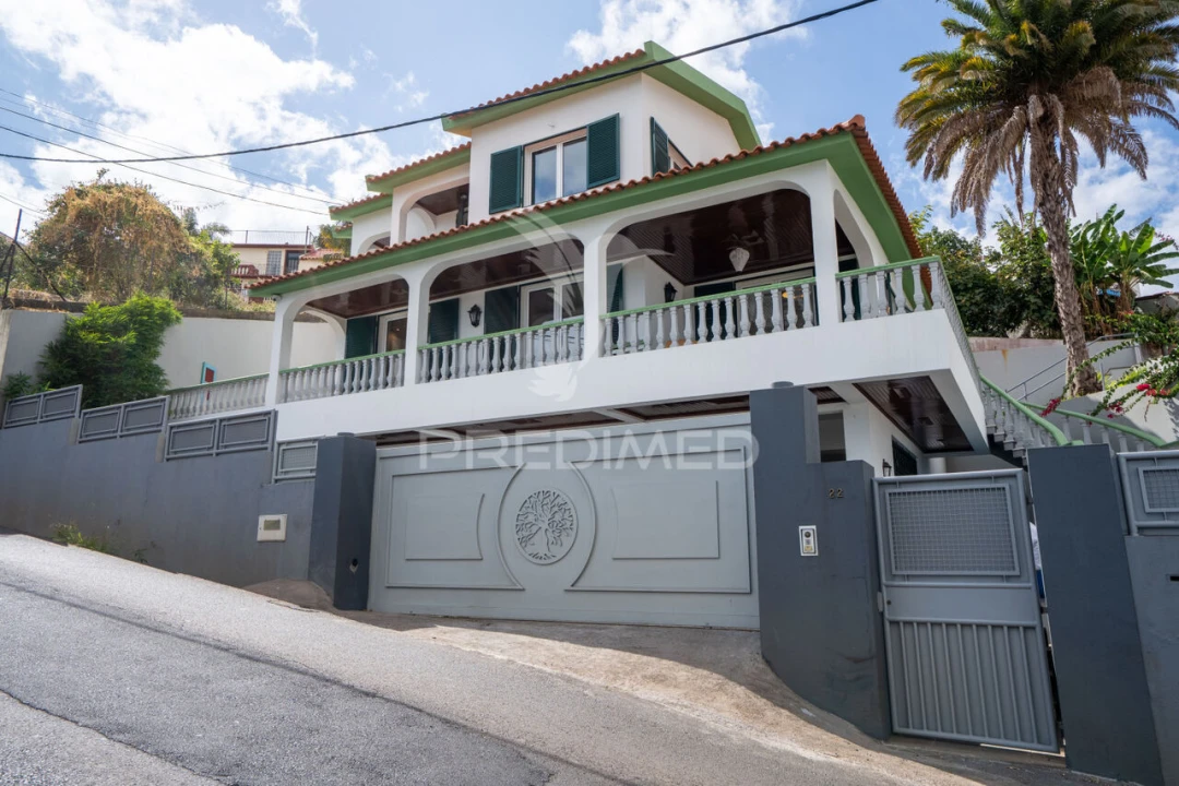 Moradia T4 para Venda em Santo Antonio Foto 1