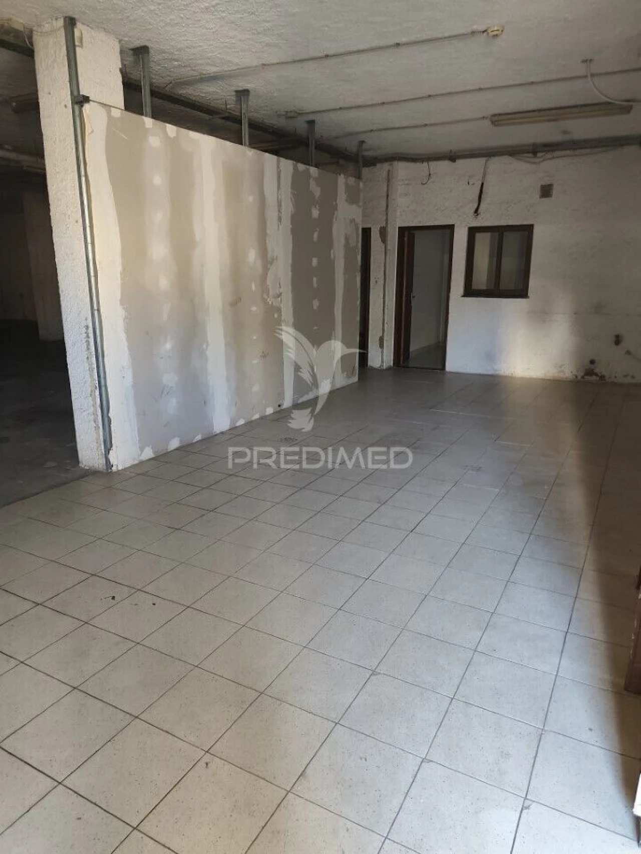 Armazém para Arrendamento em Quarteira Foto 4