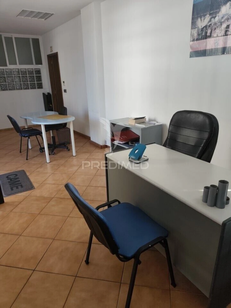 Loja para Venda em Quarteira Foto 2