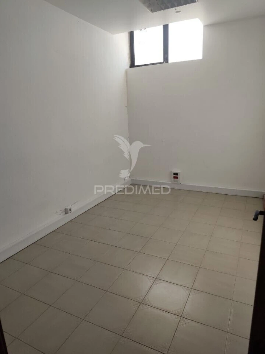 Armazém para Venda em Quarteira Foto 2