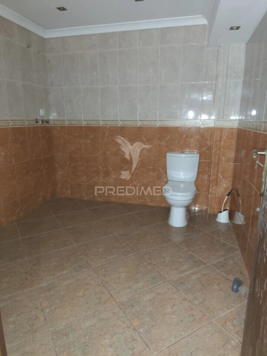 Armazém para Venda em Quarteira Foto 12