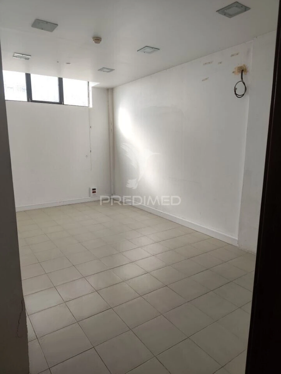 Armazém para Venda em Quarteira Foto 6