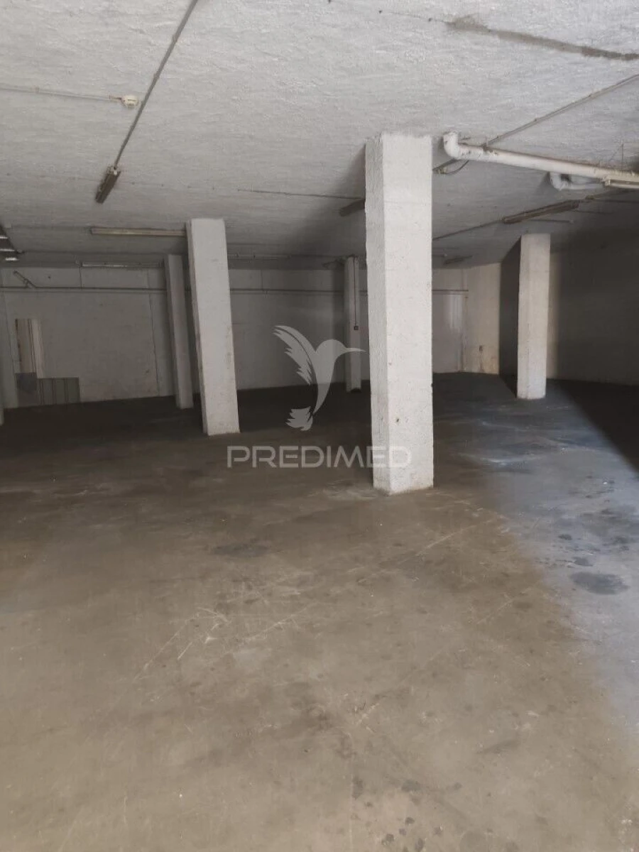 Armazém para Venda em Quarteira Foto 3