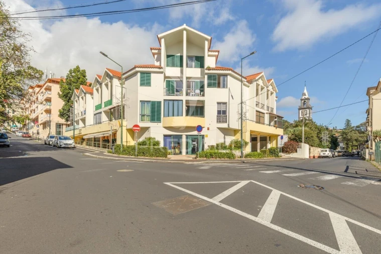 Apartamento T2 para Venda em Caniço Foto 9