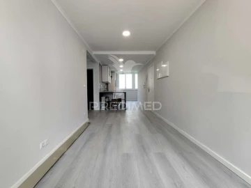 Apartamento T2 para Venda em Benfica