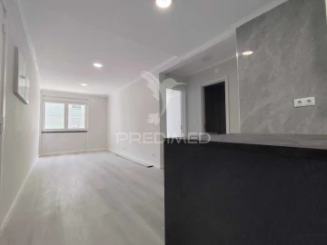 Apartamento T2 para Venda em Benfica