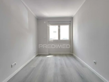Apartamento T2 para Venda em Benfica