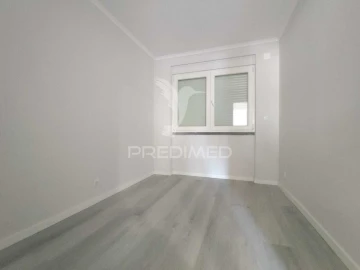 Apartamento T2 para Venda em Benfica