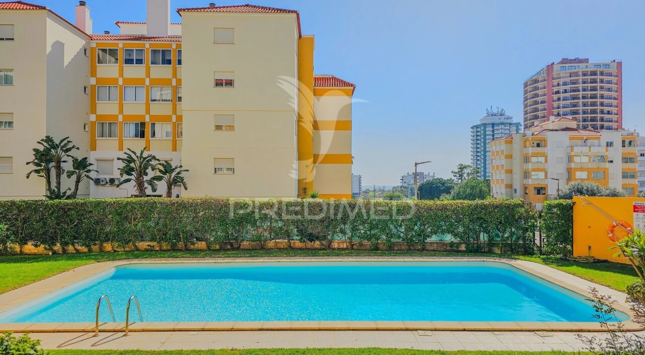 Apartamento T4 para Venda em Portimão Foto 3