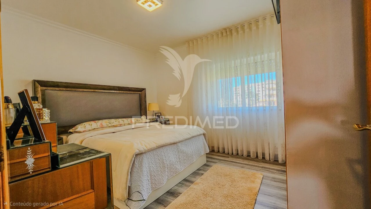 Apartamento T4 para Venda em Portimão Foto 36