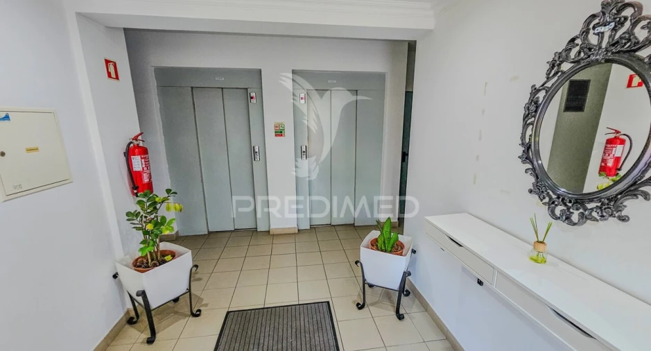 Apartamento T4 para Venda em Portimão Foto 24