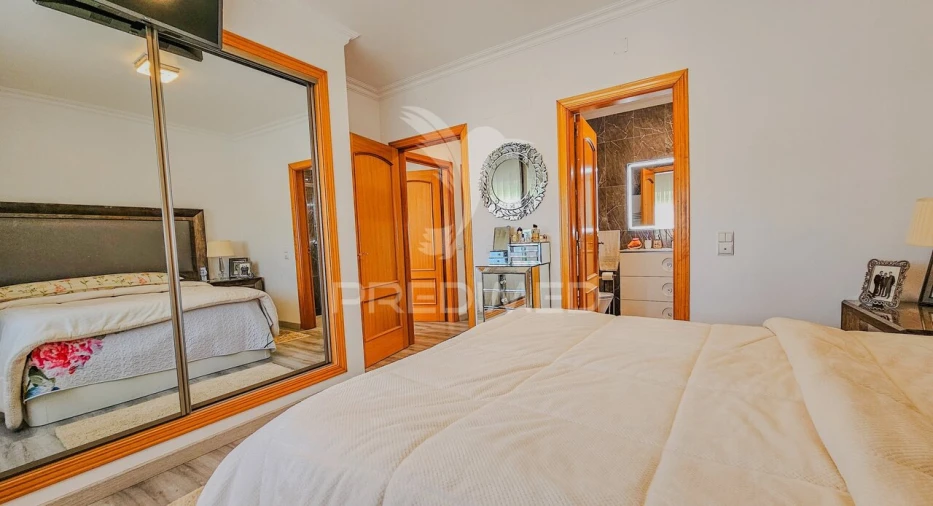 Apartamento T4 para Venda em Portimão Foto 9