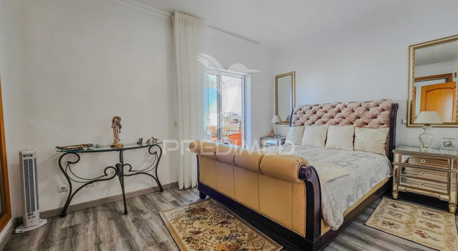 Apartamento T4 para Venda em Portimão Foto 6