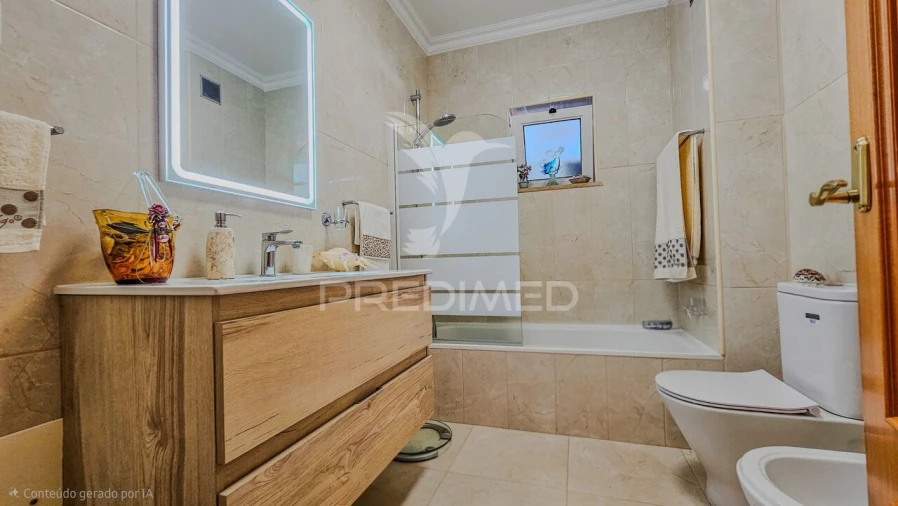 Apartamento T4 para Venda em Portimão Foto 32
