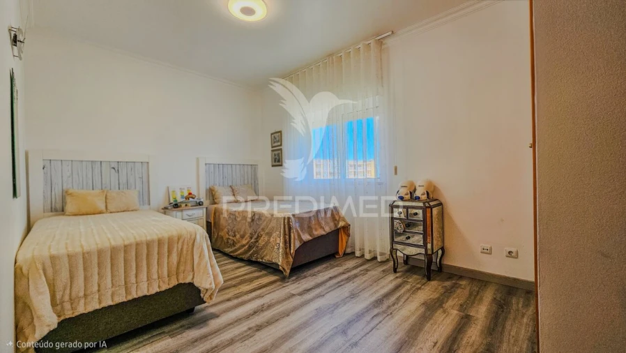 Apartamento T4 para Venda em Portimão Foto 38