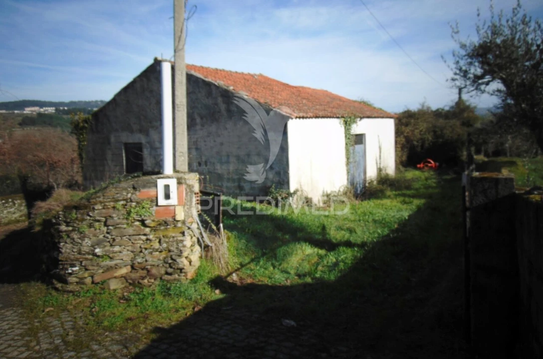 Moradia T2 para Venda em Vilarinho de São Romão Foto 1