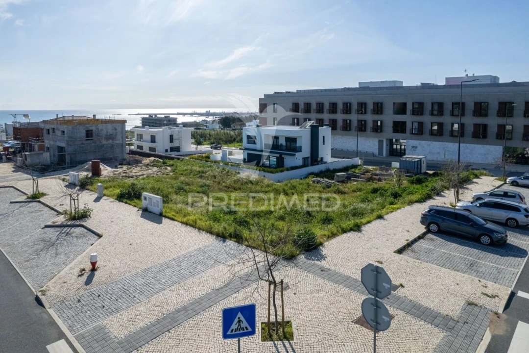 Terreno para Venda em Sines Foto 1