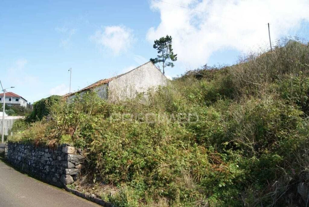 Moradia T2 para Venda em Achadas da Cruz Foto 3