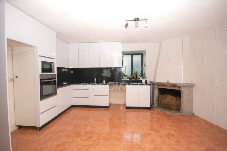 Moradia T3 para Venda em Freixo de Numão Foto 1