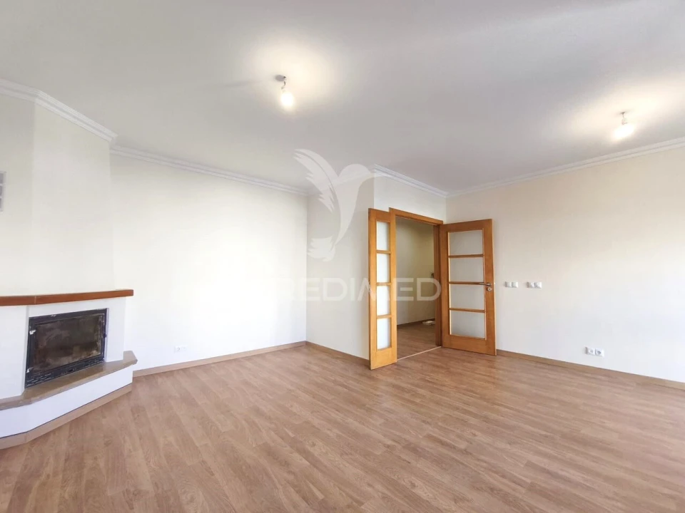 Apartamento T3 para Venda em Rio de Mouro Foto 16