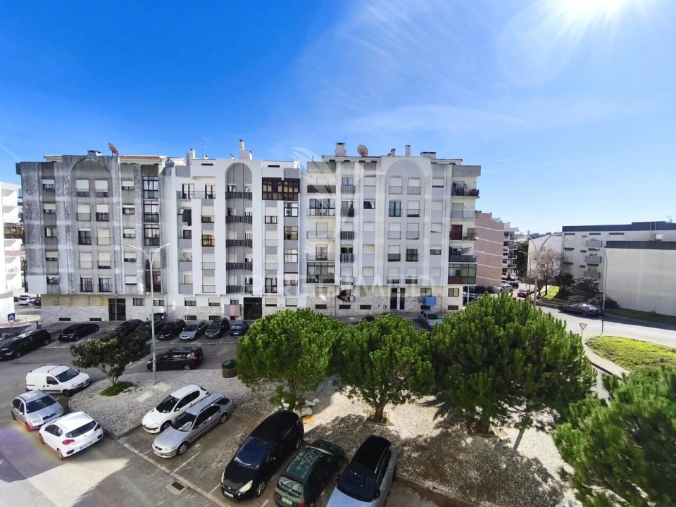 Apartamento T3 para Venda em Rio de Mouro Foto 1