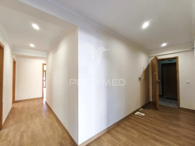 Apartamento T3 para Venda em Rio de Mouro Foto 4