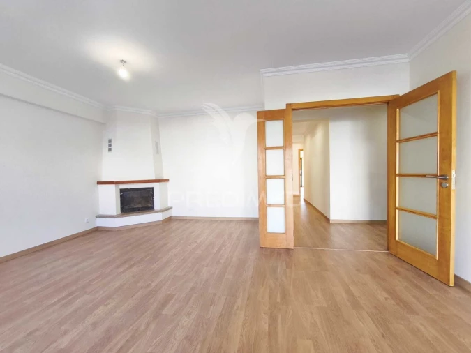 Apartamento T3 para Venda em Rio de Mouro Foto 17