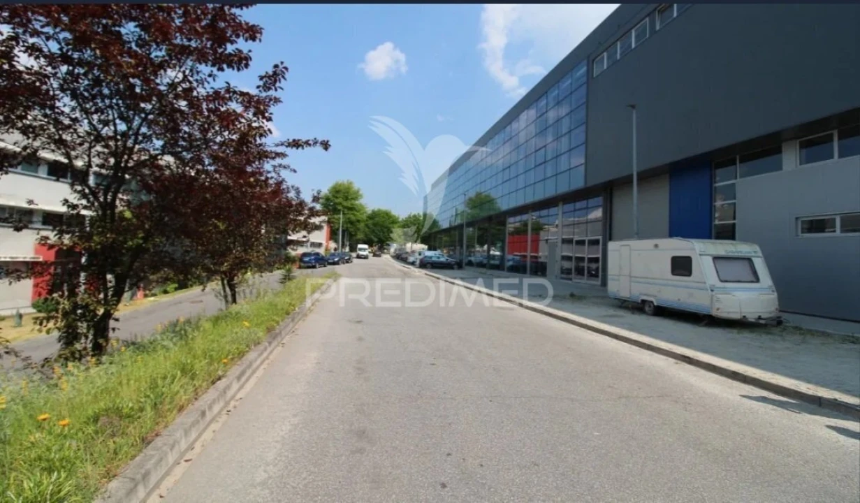 Armazém para Arrendamento em Azurem Foto 4