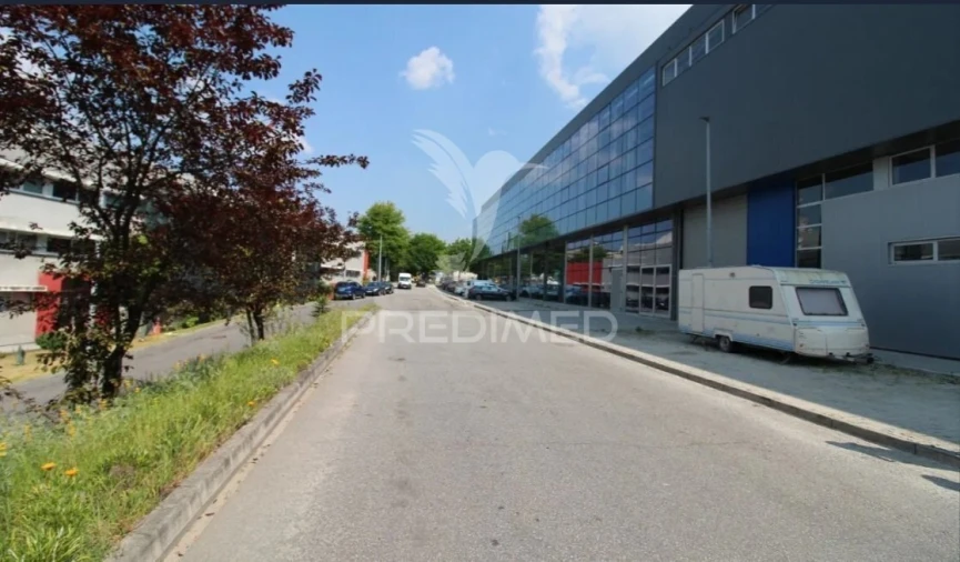 Armazém para Arrendamento em Azurem Foto 4