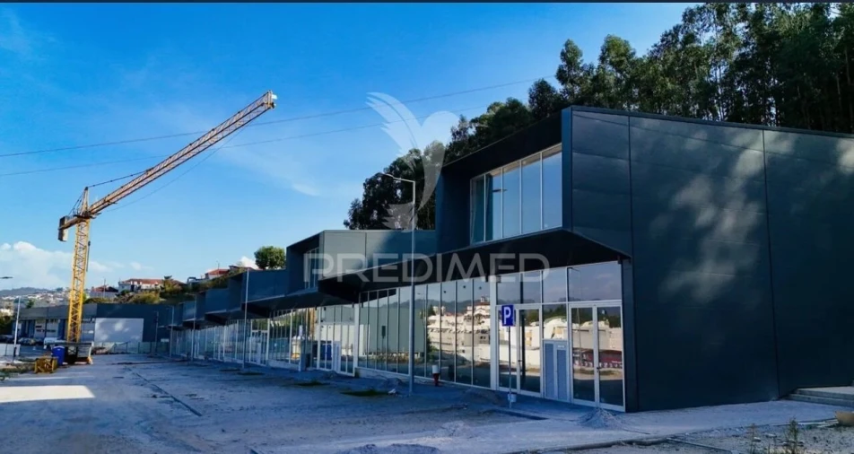 Armazém para Arrendamento em Azurem