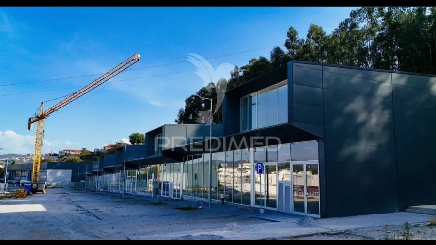 Armazém para Arrendamento em Azurem