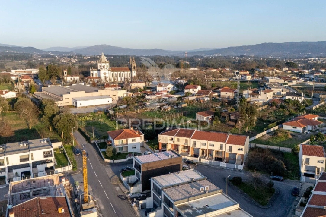 Moradia T3 para Venda em Soutelo Foto 37