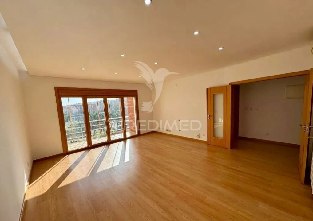 Apartamento T3 para Venda em Odivelas Foto 1