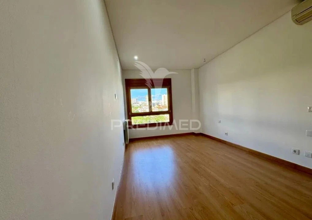 Apartamento T3 para Venda em Odivelas Foto 13