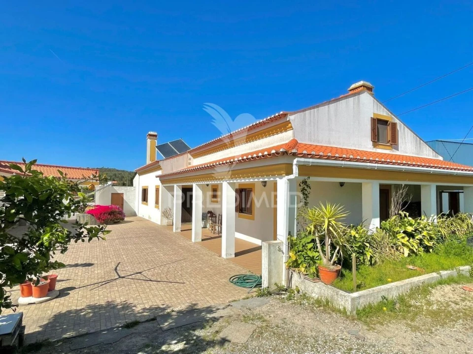 Moradia T4 para Venda em São Teotónio Foto 3