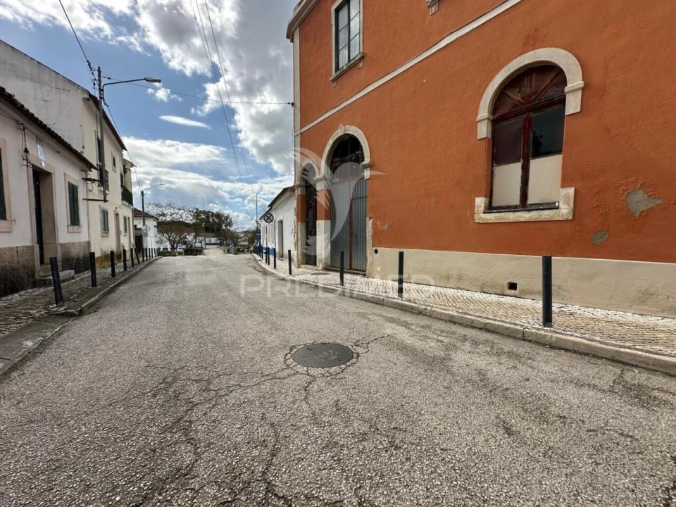 Prédio para Venda em Alcanhões Foto 2