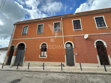 Prédio para Venda em Alcanhões