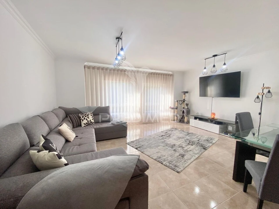 Apartamento T3 para Venda em Vialonga Foto 1