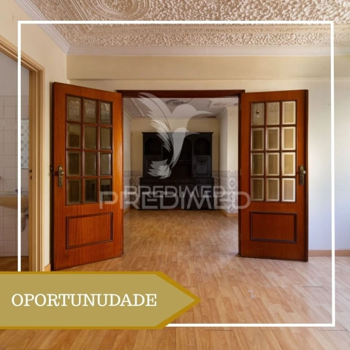 Apartamento T3 para Venda em São Domingos de Benfica Foto 1