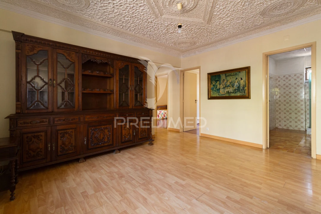 Apartamento T3 para Venda em São Domingos de Benfica Foto 3