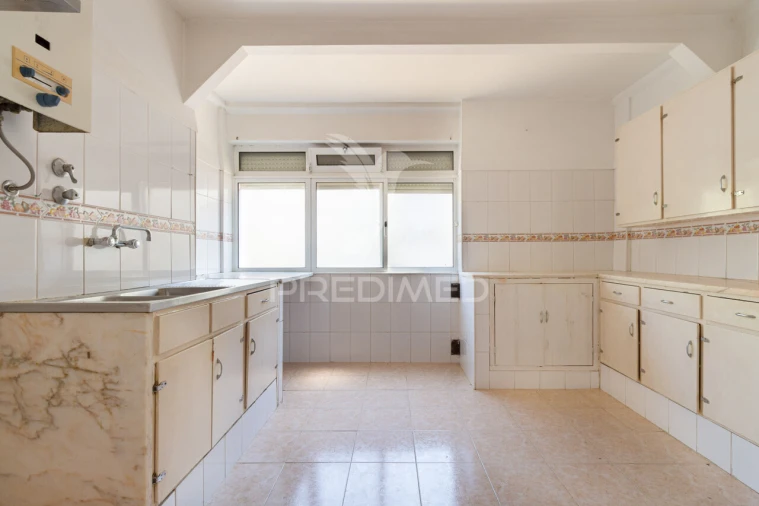 Apartamento T3 para Venda em São Domingos de Benfica Foto 5