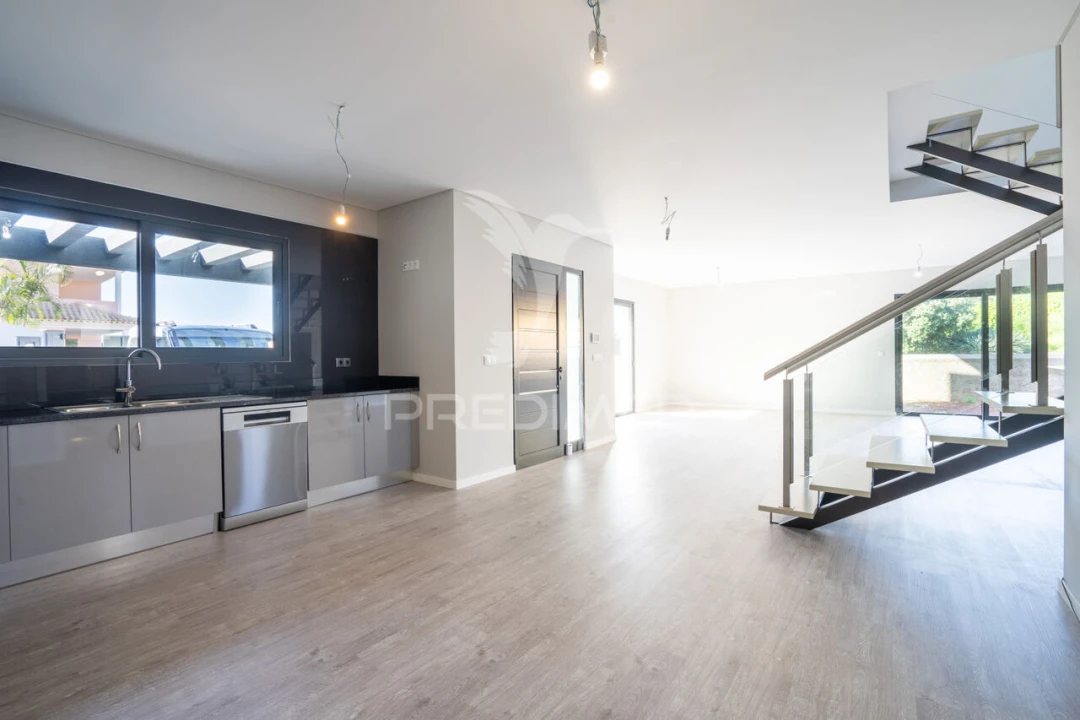 Moradia T3 para Venda em São Roque Foto 17