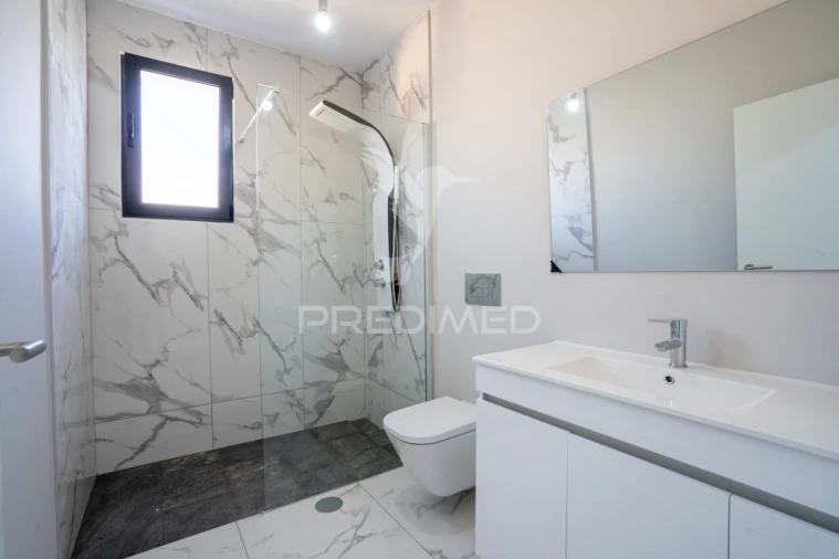 Moradia T3 para Venda em São Roque Foto 9