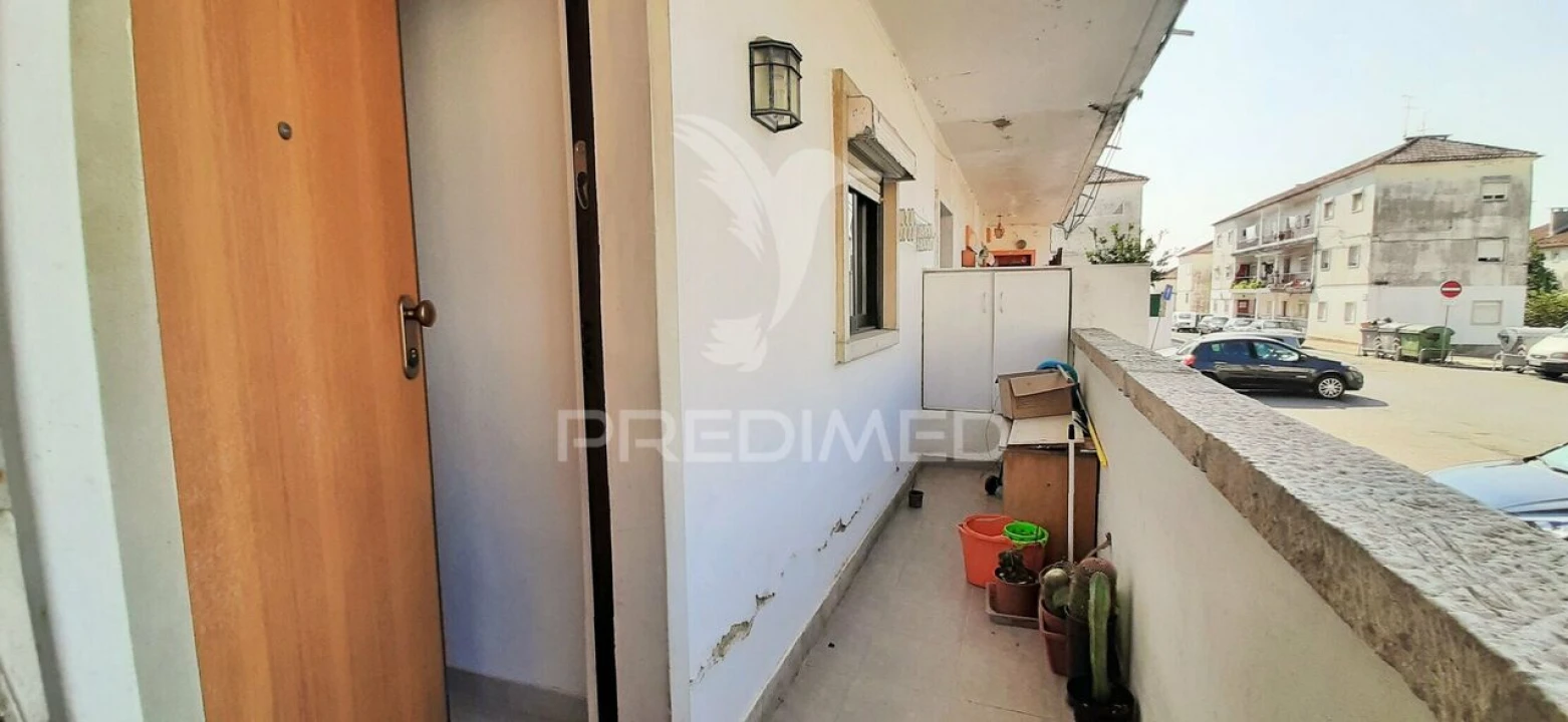 Apartamento T2 para Venda em Pontinha e Famões Foto 3